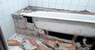 Демонтаж ванны в Новошахтинске от Мастер24 — быстро, недорого, вывоз старой ванны от 1042 руб.